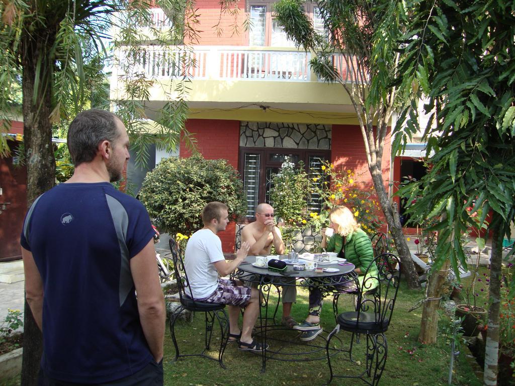 New Summit Guest House Pokhara Bagian luar foto