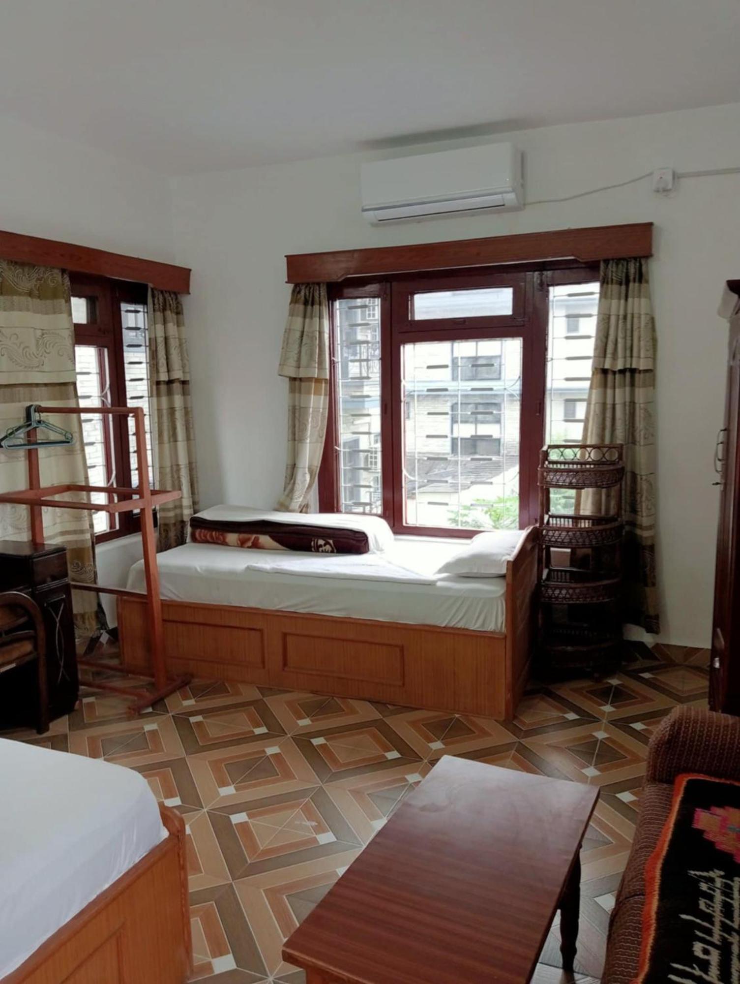 New Summit Guest House Pokhara Bagian luar foto