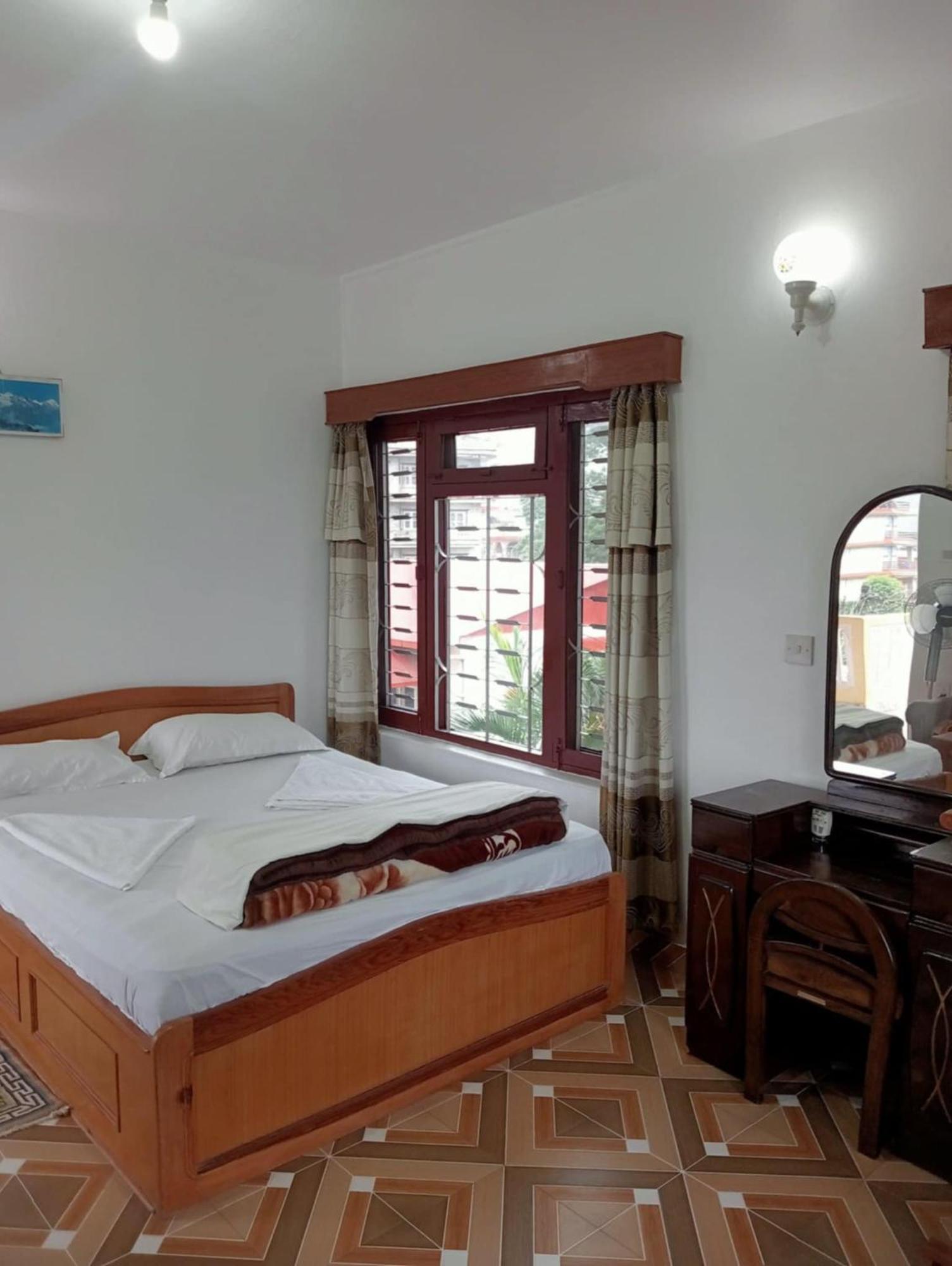 New Summit Guest House Pokhara Bagian luar foto