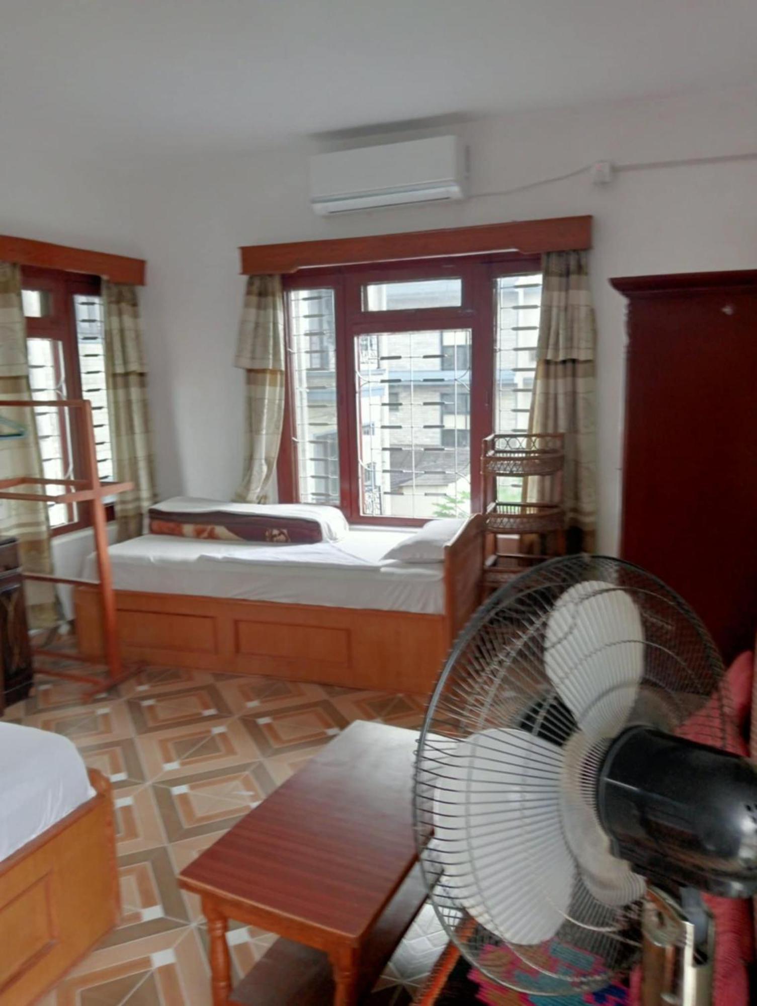 New Summit Guest House Pokhara Bagian luar foto