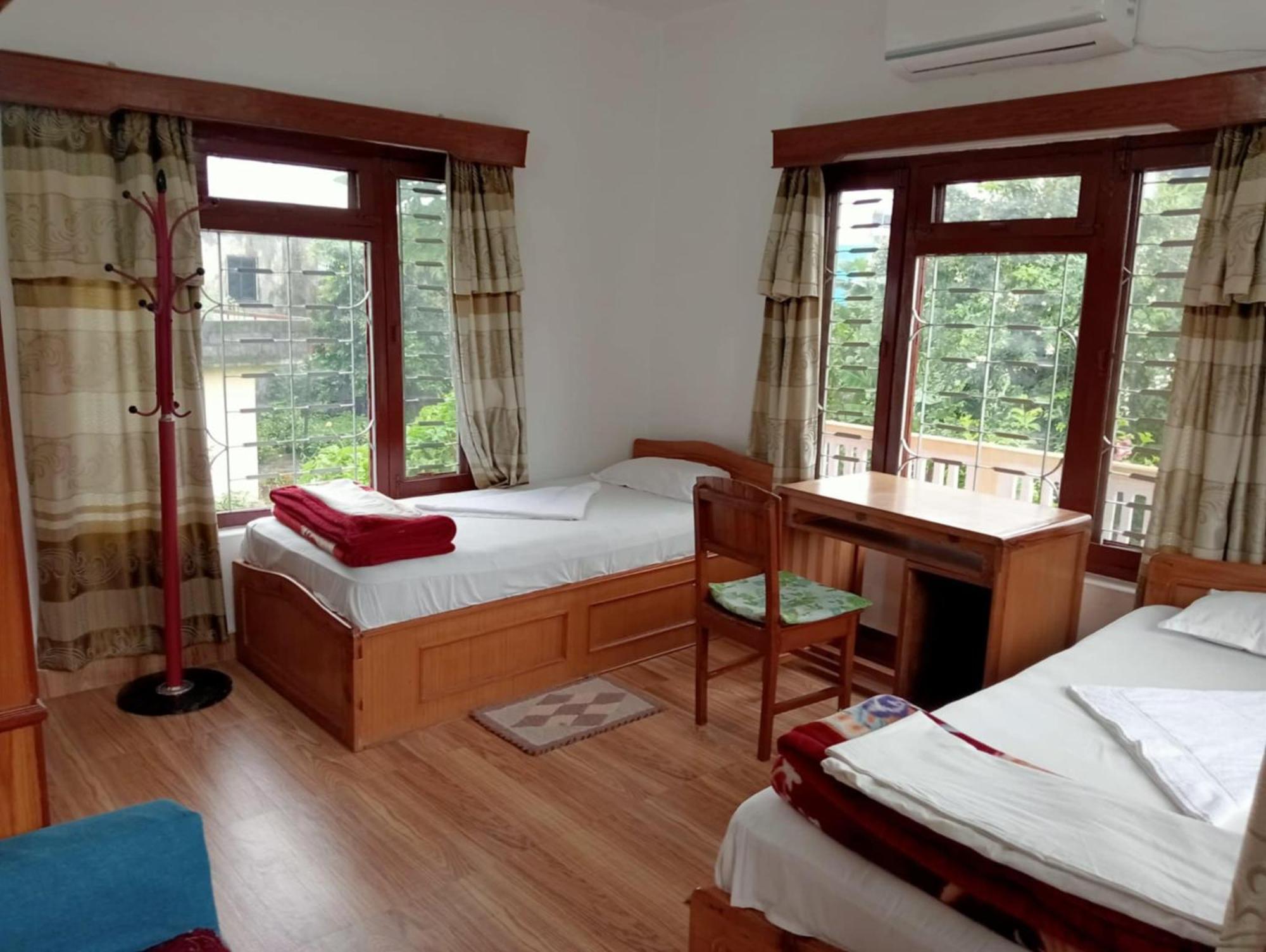 New Summit Guest House Pokhara Bagian luar foto
