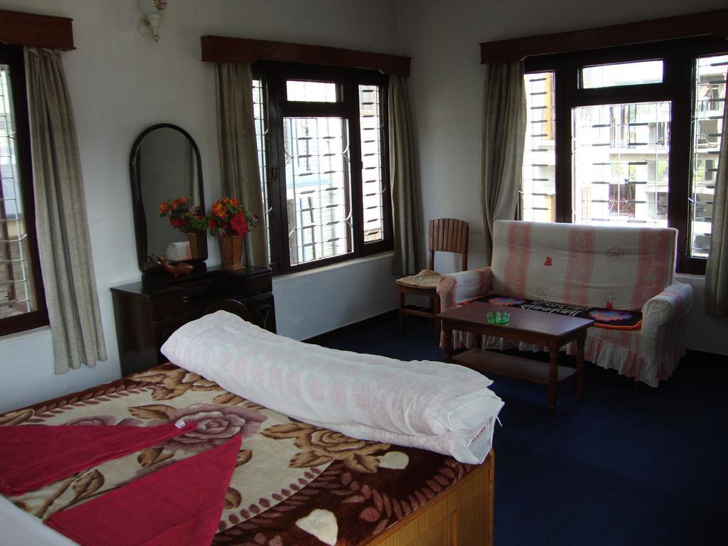 New Summit Guest House Pokhara Ruang foto