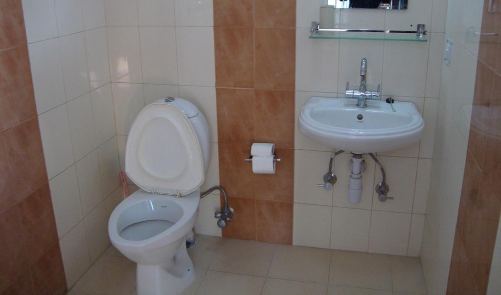 New Summit Guest House Pokhara Ruang foto