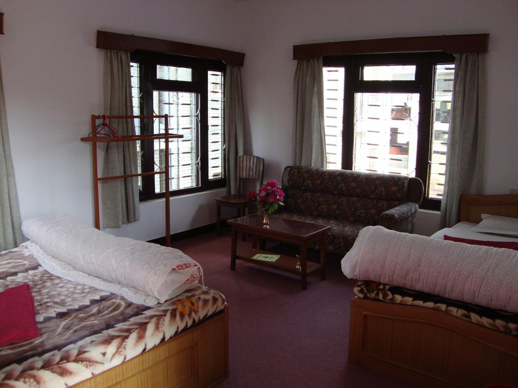 New Summit Guest House Pokhara Ruang foto
