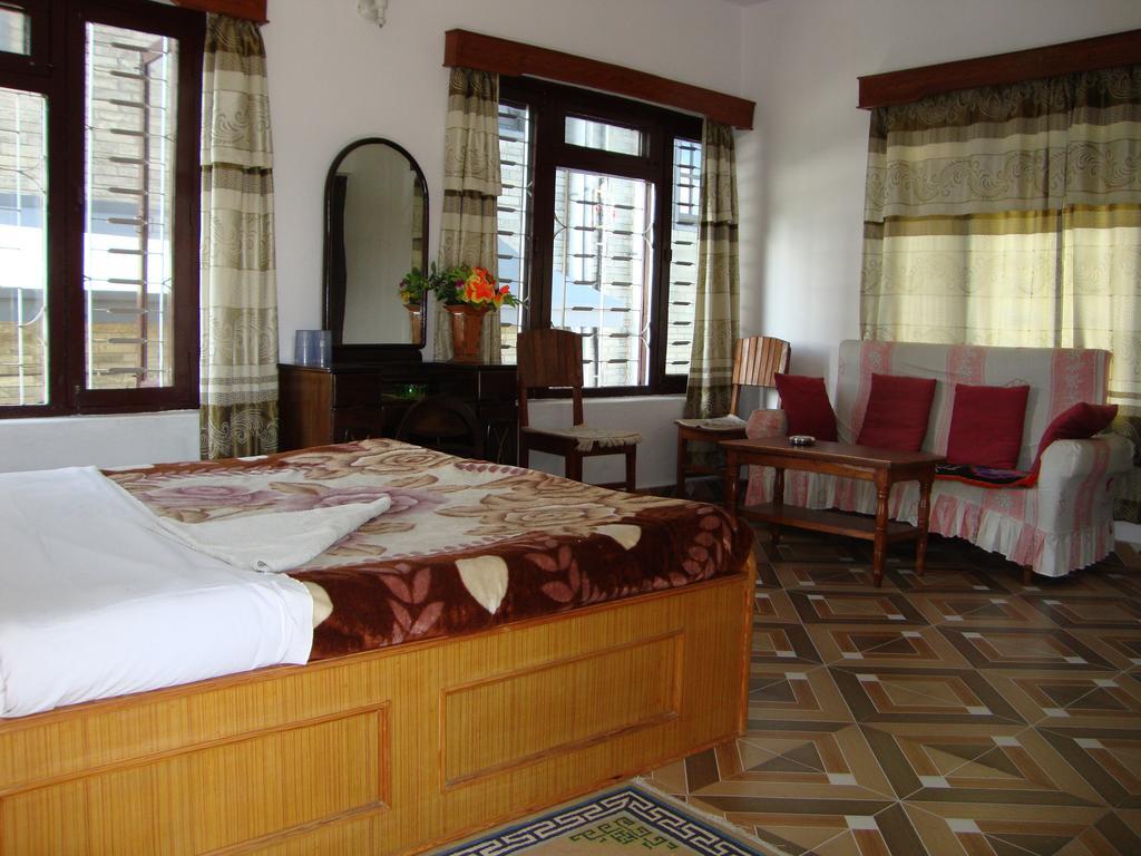 New Summit Guest House Pokhara Bagian luar foto