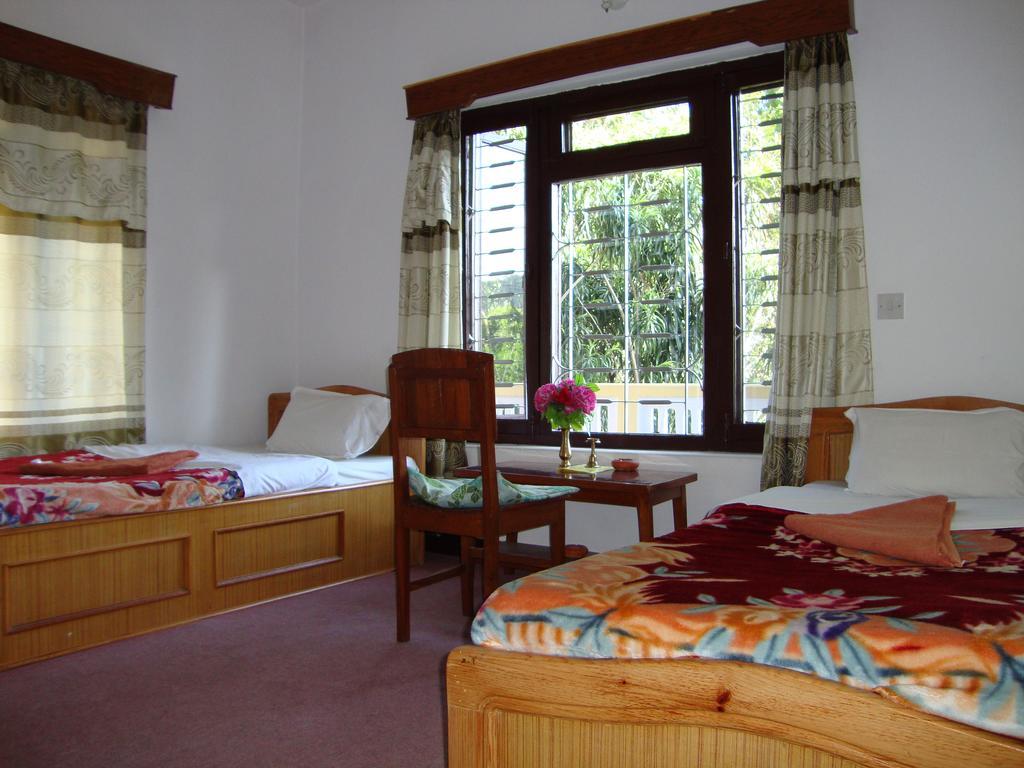 New Summit Guest House Pokhara Bagian luar foto