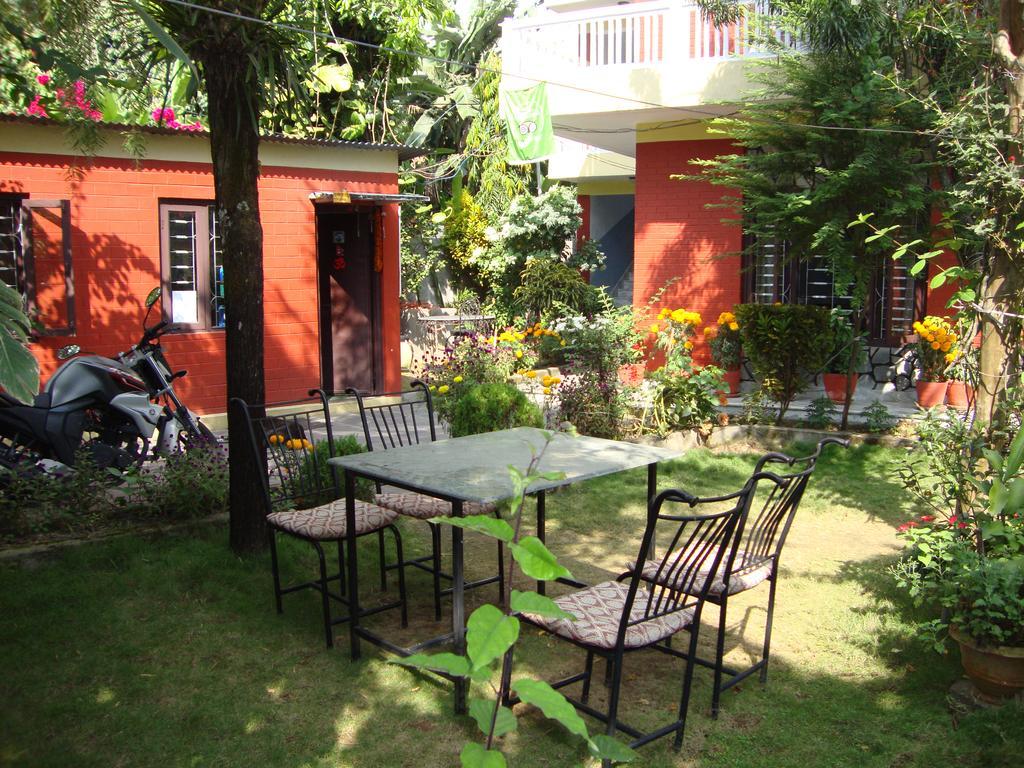 New Summit Guest House Pokhara Bagian luar foto