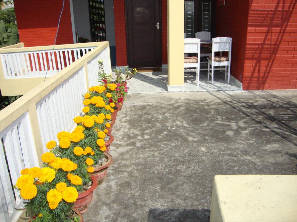New Summit Guest House Pokhara Bagian luar foto